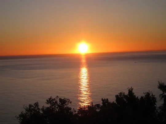 Sonnenaufgang am Meer (Foto: Werner Näf) Sonnenaufgang am Meer (Foto: Werner Näf)